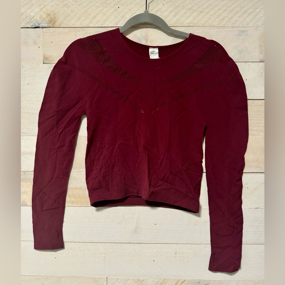Fabletics laser detail crop top NWT